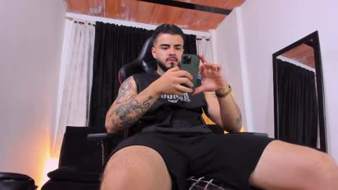 Snapshot of insolemnia chatting on 27, 4, 2026 Brayan Chavez online show from 27, 4, 2026