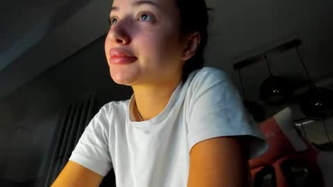 Snapshot of irenevon chatting on 26, 9, 2025 Ir s room online show from 26, 9, 2025