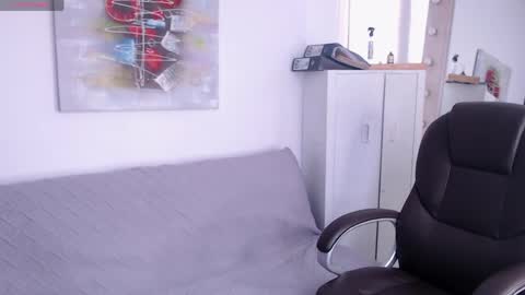 Queen Iris online show from 2, 4, 2026