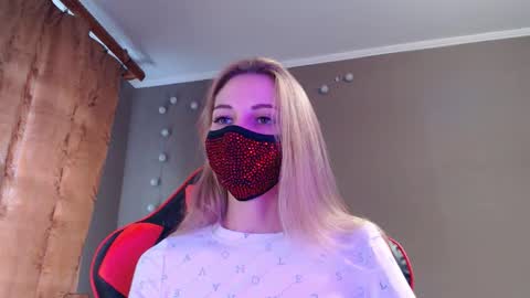 Snapshot of iris_lave chatting on 17, 10, 2025 Lily online show from 17, 10, 2025