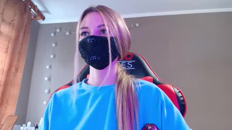 Snapshot of iris_lave chatting on 19, 10, 2025 Lily online show from 19, 10, 2025