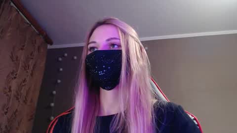 Snapshot of iris_lave chatting on 20, 10, 2025 Lily online show from 20, 10, 2025