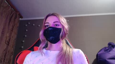 Snapshot of iris_lave chatting on 23, 10, 2025 Lily online show from 23, 10, 2025