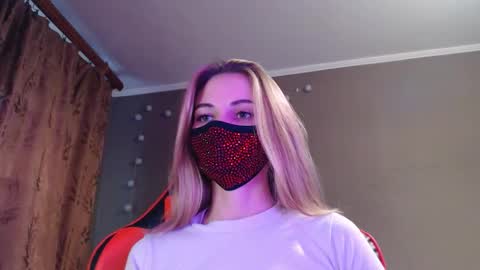 Snapshot of iris_lave chatting on 24, 10, 2025 Lily online show from 24, 10, 2025