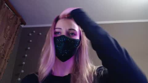 Snapshot of iris_lave chatting on 27, 10, 2025 Lily online show from 27, 10, 2025