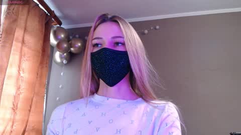 Snapshot of iris_lave chatting on 4, 11, 2025 Lily online show from 4, 11, 2025