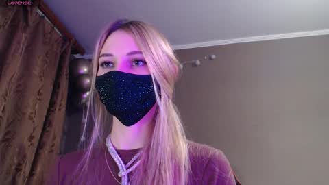 Snapshot of iris_lave chatting on 5, 11, 2025 Lily online show from 5, 11, 2025