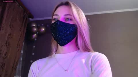 Snapshot of iris_lave chatting on 8, 11, 2025 Lily online show from 8, 11, 2025