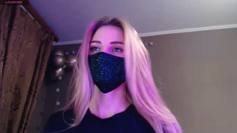 Snapshot of iris_lave chatting on 12, 11, 2025 Lily online show from 12, 11, 2025