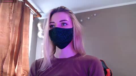 Snapshot of iris_lave chatting on 13, 11, 2025 Lily online show from 13, 11, 2025