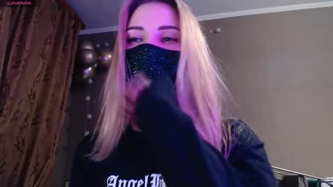 Snapshot of iris_lave chatting on 14, 11, 2025 Lily online show from 14, 11, 2025