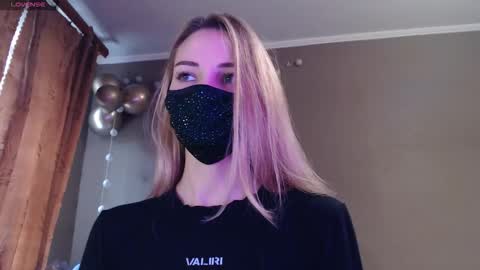 Snapshot of iris_lave chatting on 20, 11, 2025 Lily online show from 20, 11, 2025