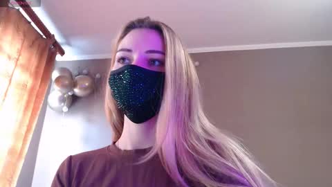 Snapshot of iris_lave chatting on 21, 11, 2025 Lily online show from 21, 11, 2025