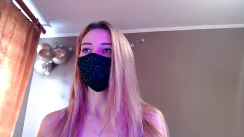 Snapshot of iris_lave chatting on 23, 11, 2025 Lily online show from 23, 11, 2025