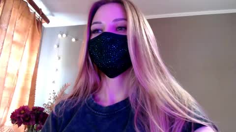 Snapshot of iris_lave chatting on 7, 5, 2026 Lily online show from 7, 5, 2026