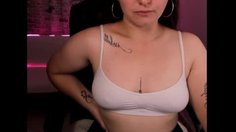 Snapshot of iris_marroquin chatting on 27, 10, 2025 natalia online show from 27, 10, 2025