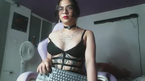 Snapshot of irisbell_ chatting on 27, 1, 2025 Camilla online show from 27, 1, 2025
