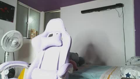 Snapshot of irisbell_ chatting on 8, 2, 2025 Camilla online show from 8, 2, 2025
