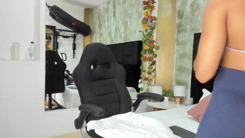 Snapshot of irisfit chatting on 2, 2, 2025 Iris Fit online show from 2, 2, 2025