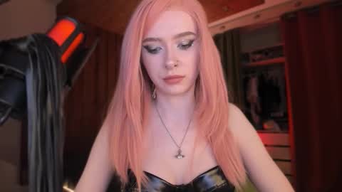 Snapshot of irisice chatting on 27, 11, 2025 Miss Iris Fansly Miss Iris new inst. online show from 27, 11, 2025