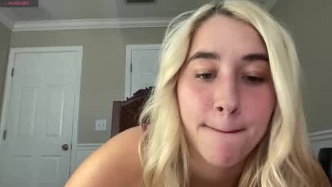 Snapshot of irispink1 chatting on 4, 11, 2025 Irispink1 online show from 4, 11, 2025