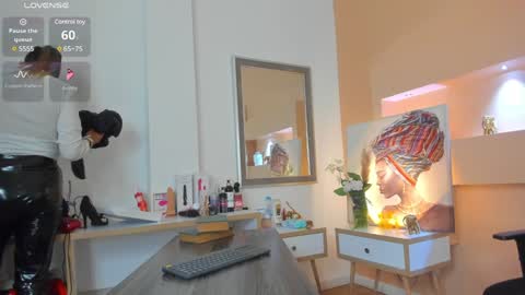 Snapshot of iriss_1 chatting on 23, 12, 2024 Iriss online show from 23, 12, 2024