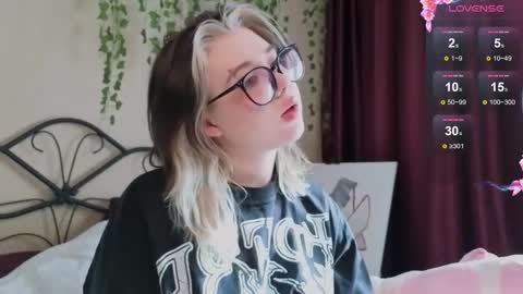 I am Cutie Iris3 online show from 10, 9, 2025