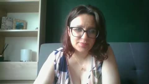 Snapshot of irresistibleparis chatting on 1, 6, 2026 Paris online show from 1, 6, 2026