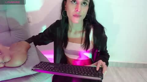 Isabella Hall online show from 18, 3, 2026