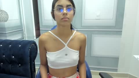 Snapshot of isa_little4u chatting on 29, 12, 2024 online show from 29, 12, 2024