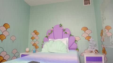 Snapshot of isa_little4u chatting on 30, 12, 2024 online show from 30, 12, 2024