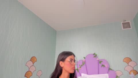 Snapshot of isa_little4u chatting on 2, 1, 2025 online show from 2, 1, 2025