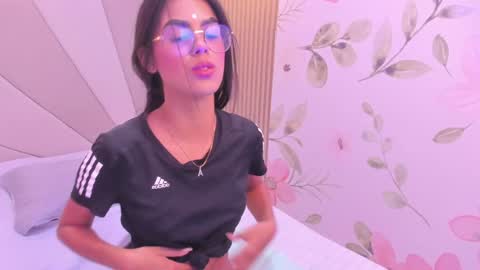 Snapshot of isa_little4u chatting on 6, 1, 2025 online show from 6, 1, 2025