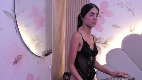 Snapshot of isa_little4u chatting on 7, 1, 2025 online show from 7, 1, 2025