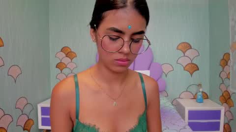 Snapshot of isa_little4u chatting on 7, 1, 2025 online show from 7, 1, 2025