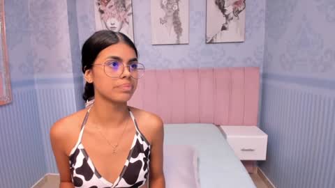 Snapshot of isa_little4u chatting on 11, 1, 2025 online show from 11, 1, 2025
