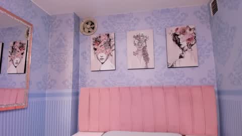 Snapshot of isa_little4u chatting on 12, 1, 2025 online show from 12, 1, 2025