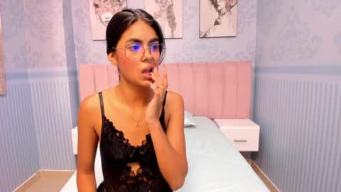 Snapshot of isa_little4u chatting on 15, 1, 2025 online show from 15, 1, 2025