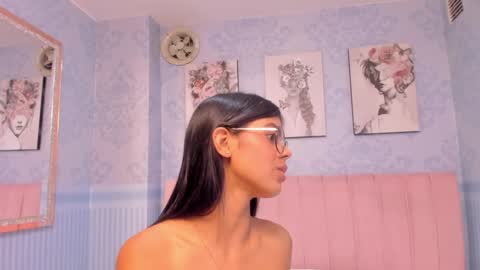 Snapshot of isa_little4u chatting on 19, 1, 2025 online show from 19, 1, 2025