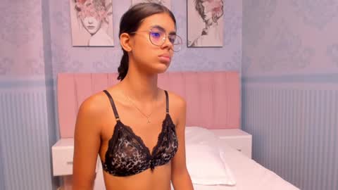 Snapshot of isa_little4u chatting on 24, 1, 2025 online show from 24, 1, 2025