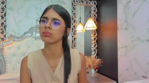 Snapshot of isa_little4u chatting on 25, 1, 2025 online show from 25, 1, 2025
