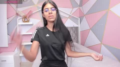 Snapshot of isa_little4u chatting on 4, 2, 2025 online show from 4, 2, 2025