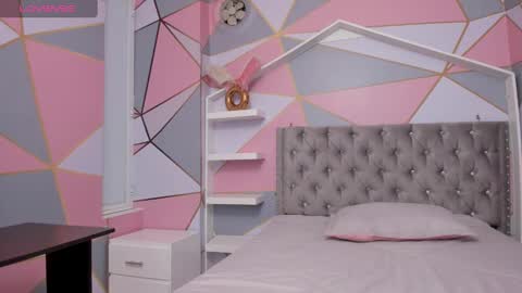 Snapshot of isa_little4u chatting on 5, 2, 2025 online show from 5, 2, 2025