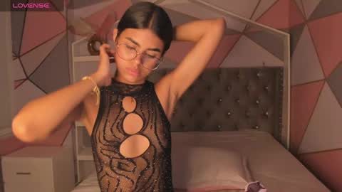 Snapshot of isa_little4u chatting on 7, 2, 2025 online show from 7, 2, 2025