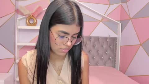 Snapshot of isa_little4u chatting on 11, 2, 2025 online show from 11, 2, 2025