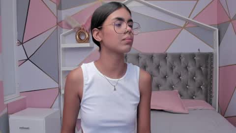 Snapshot of isa_little4u chatting on 13, 2, 2025 online show from 13, 2, 2025