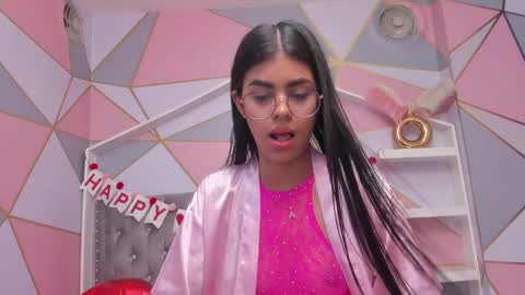 Snapshot of isa_little4u chatting on 14, 2, 2025 online show from 14, 2, 2025