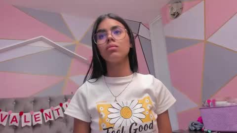 Snapshot of isa_little4u chatting on 15, 2, 2025 online show from 15, 2, 2025