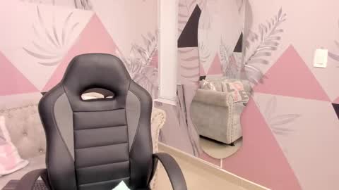 Snapshot of isa_little4u chatting on 3, 3, 2025 online show from 3, 3, 2025