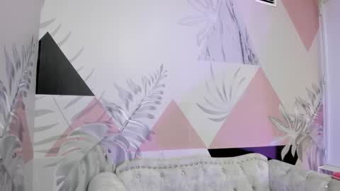 Snapshot of isa_little4u chatting on 8, 3, 2025 online show from 8, 3, 2025